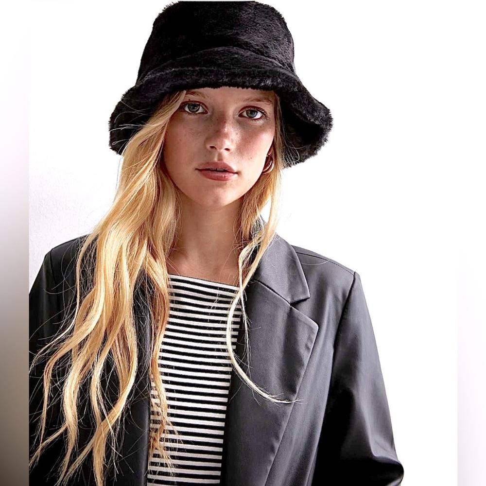 Elegant Black Faux Fur Bucket Hat